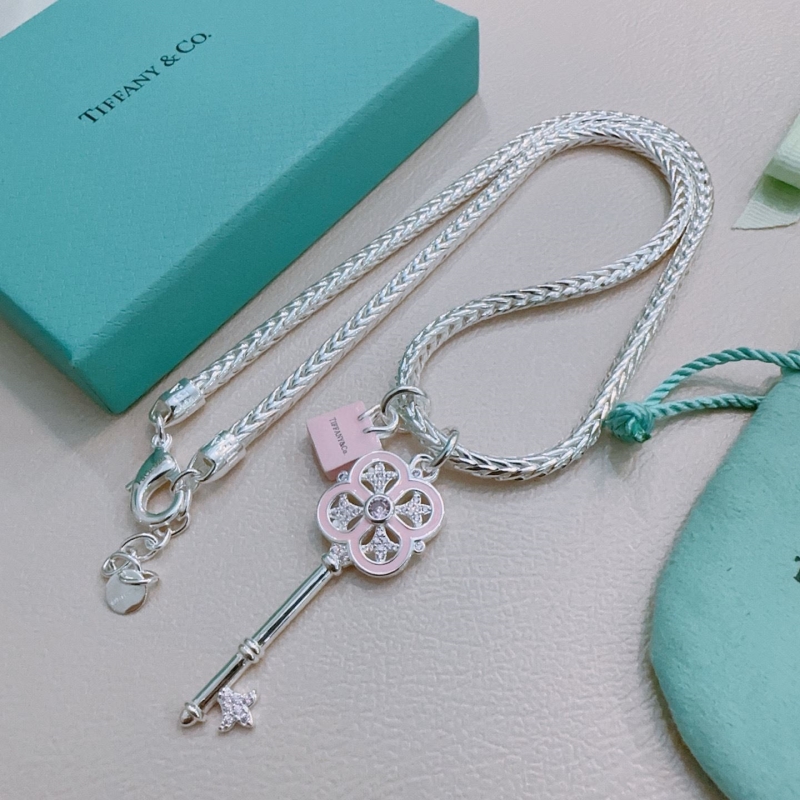 T*f*ny necklaces
